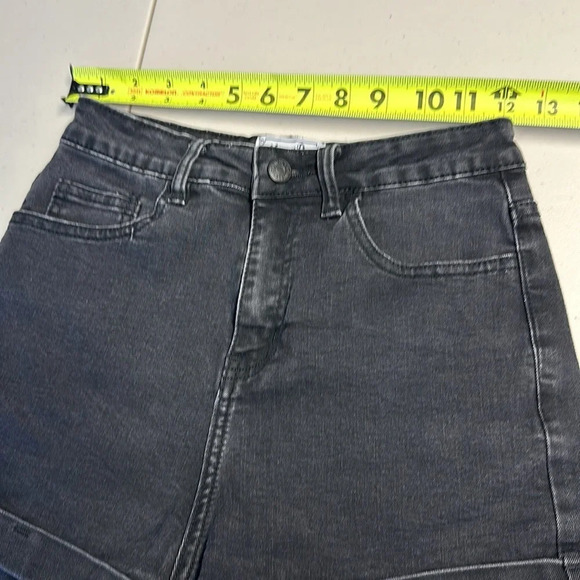 Moussy high rise denim cuff black shorts size small - Picture 4 of 12